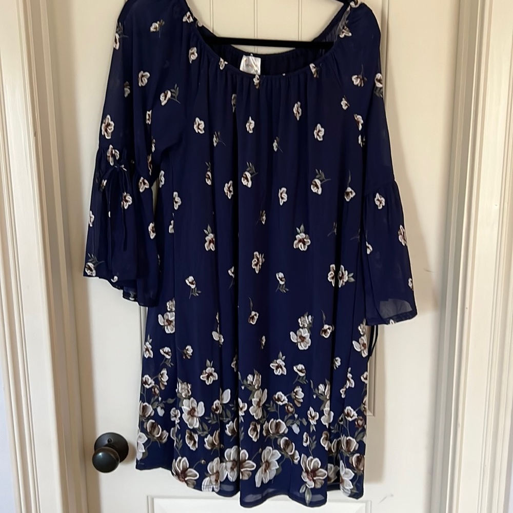 Floral flowy sleeve Dress